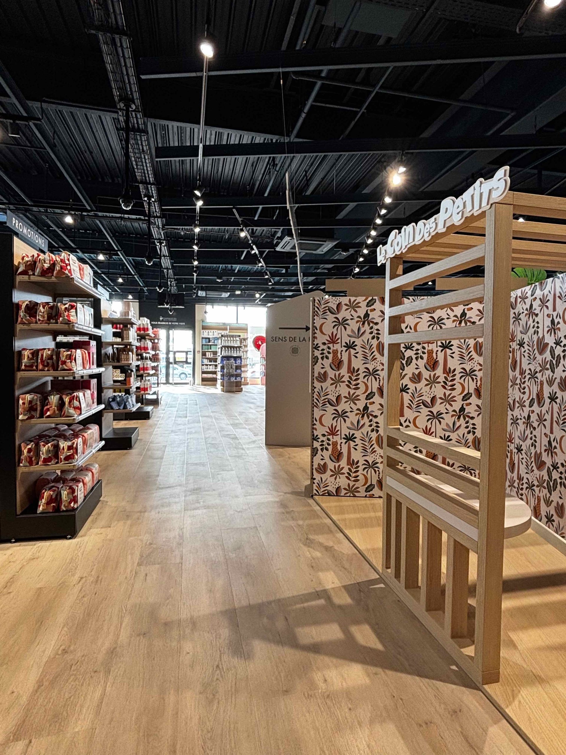 Espace de jeu pour les enfants, bois et sur-mesure.