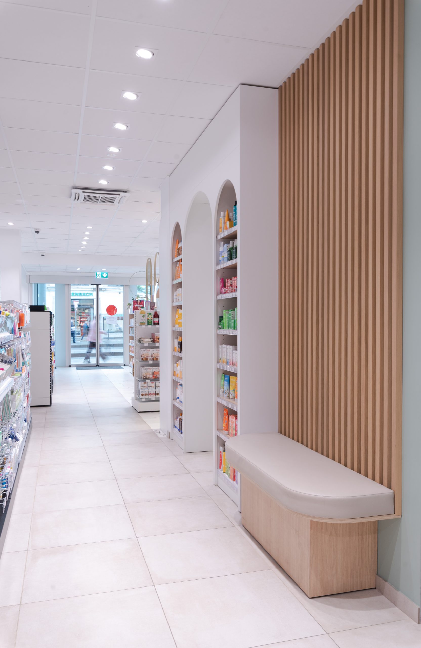 Pharmacie Populaire Grosclaude : attente coupe fil