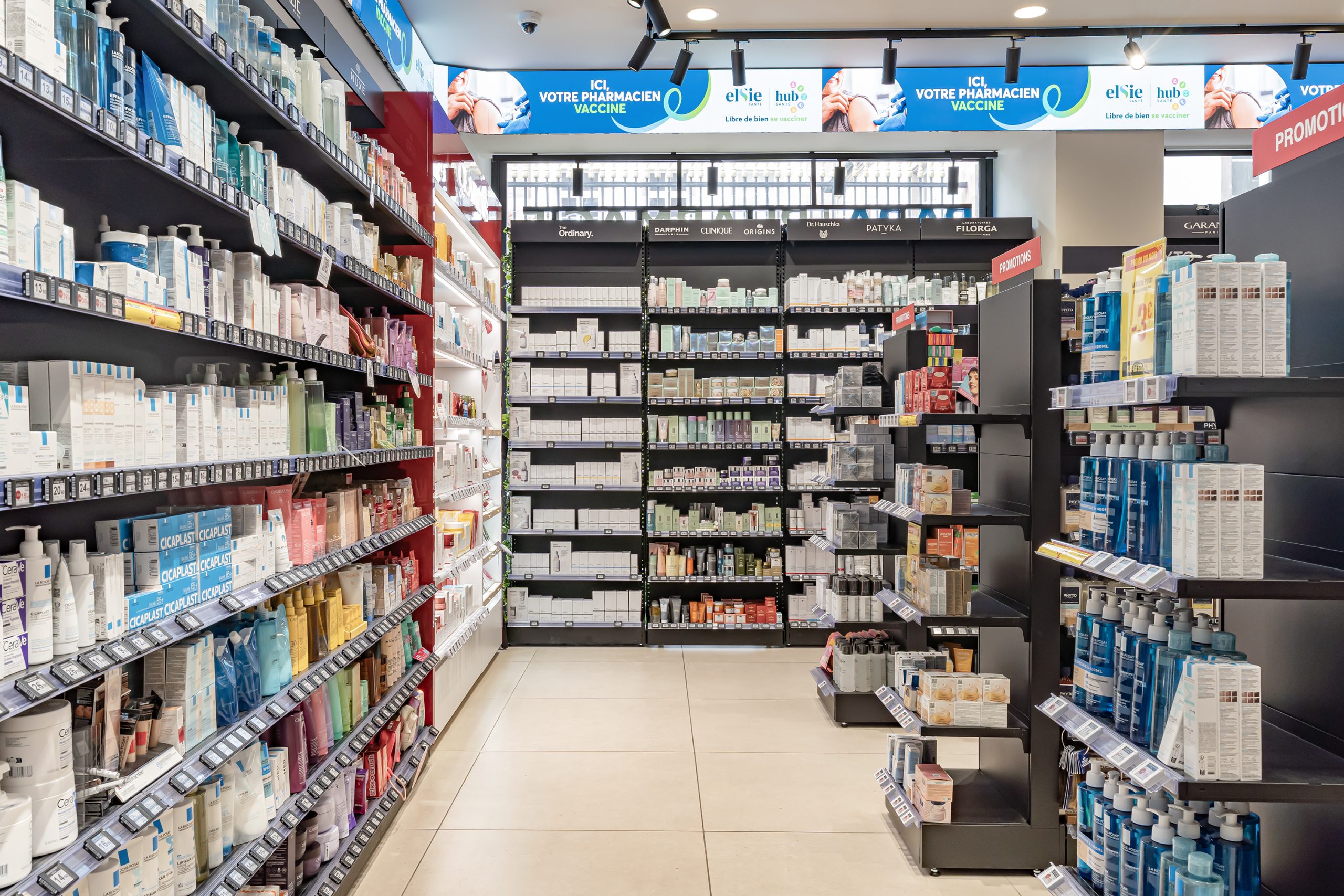 Espace dermo-cosmétique premium et soins du visage de la Pharmacie du Dôme.