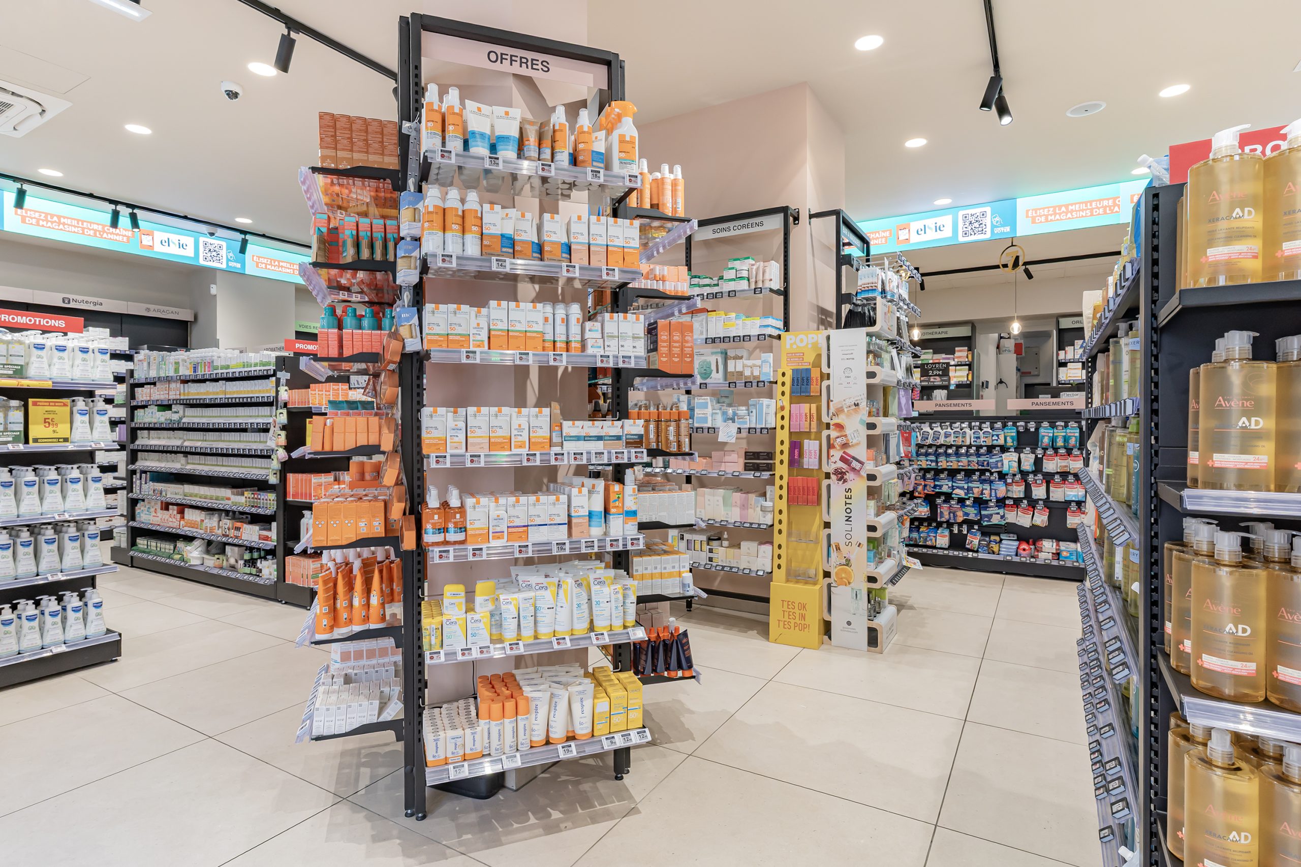 Rayon solaires, soins coréens et pansements de la Pharmacie du Dôme.