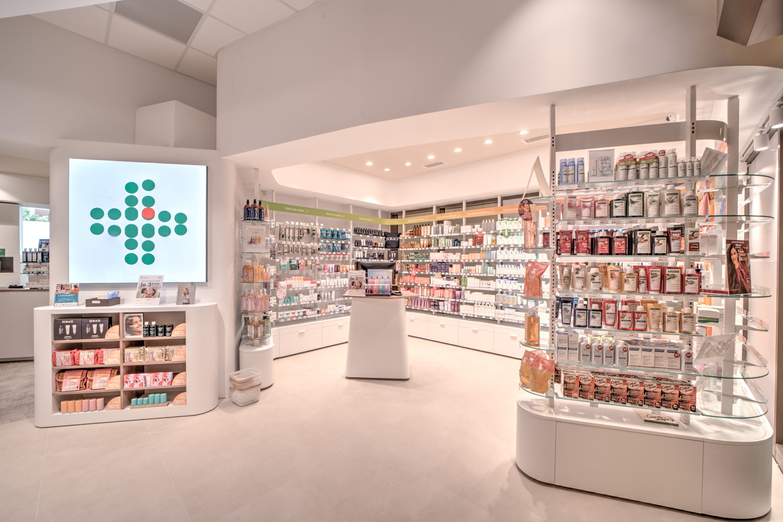 Pharmacie Populaire Concorde - Espace expertise dermo avec totem services