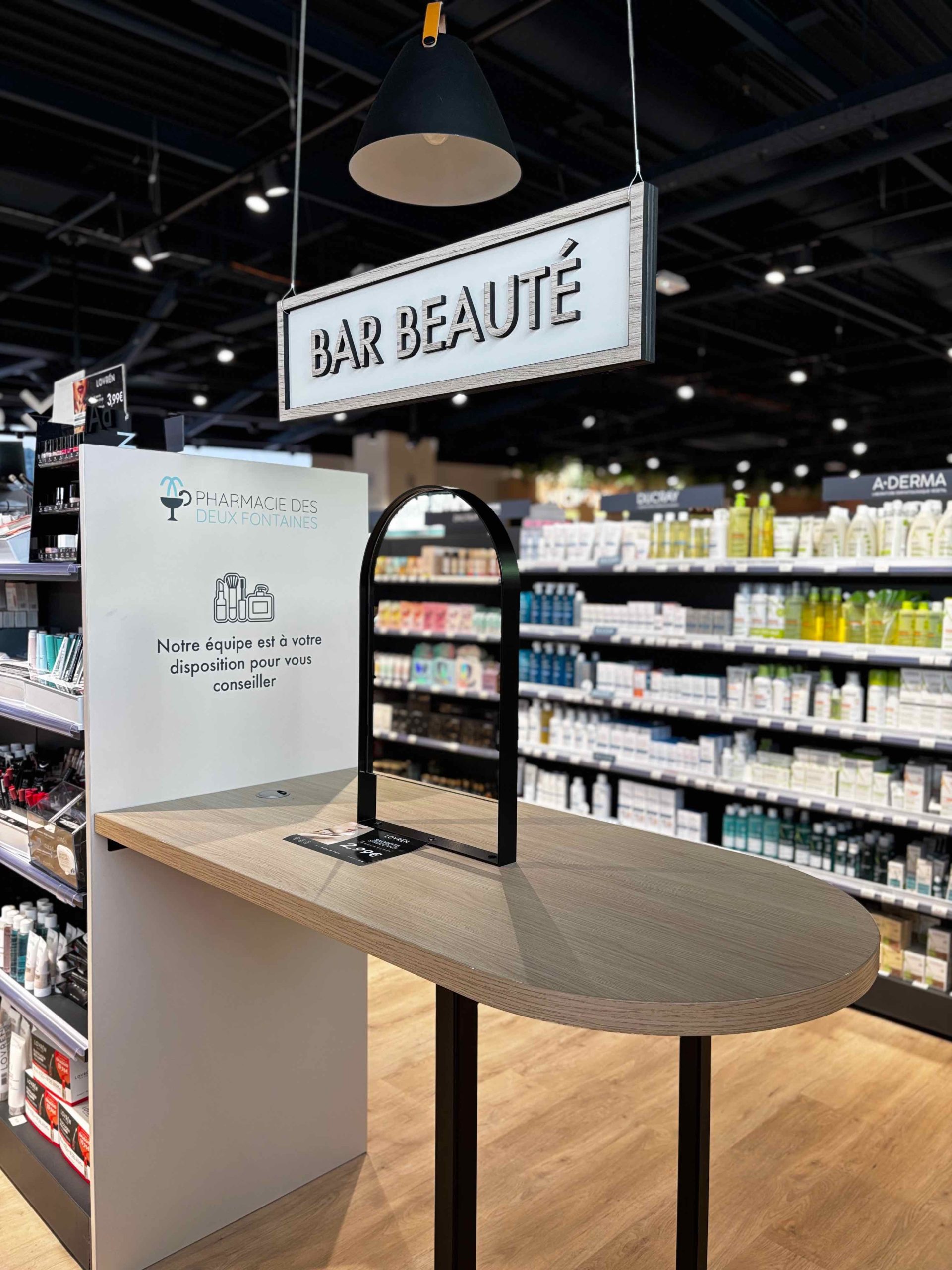 Bar Beauté de la Pharmacie des Deux Fontaines, espace conseil dédié aux soins et cosmétiques
