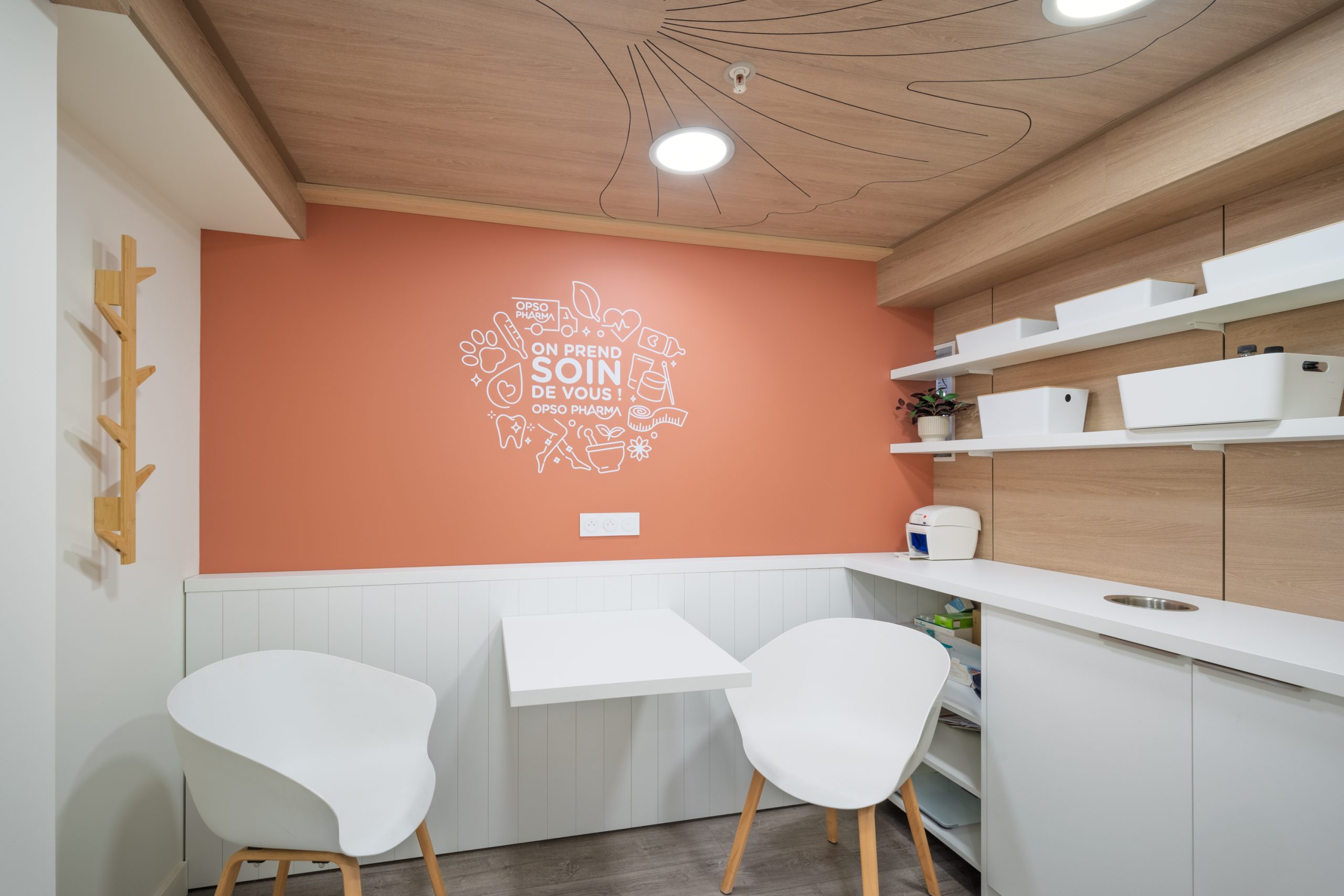 Cabine de soin et espace conseil personnalisé de la Pharmacie du Lac.