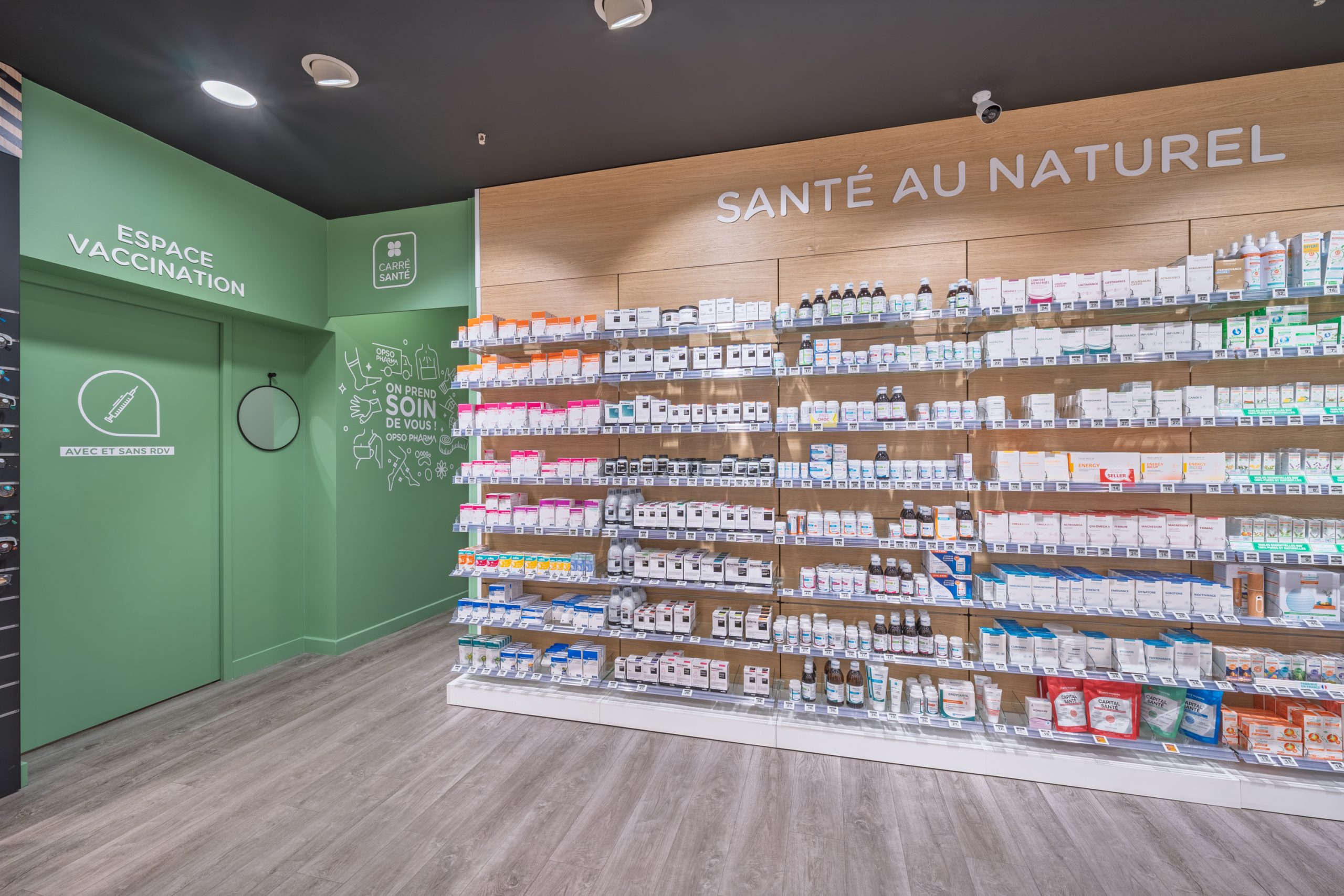 Espace santé au naturel et zone vaccination de la Pharmacie du Lac.