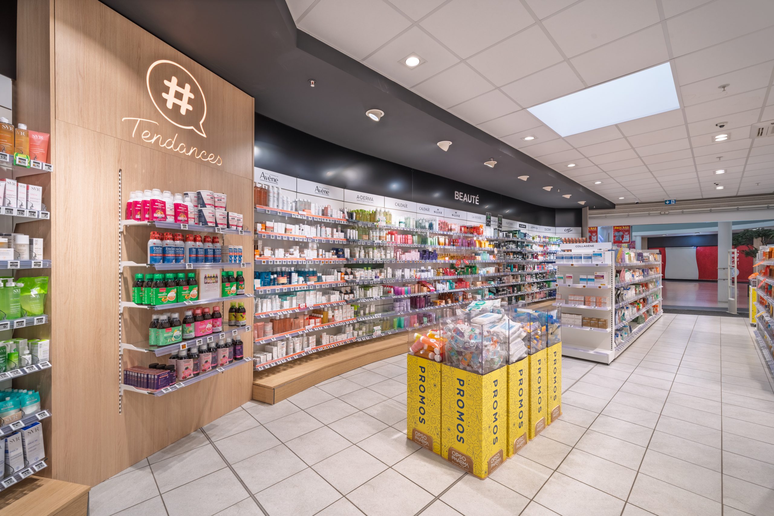 Rayon tendances et espace parapharmacie de la Pharmacie du Lac.