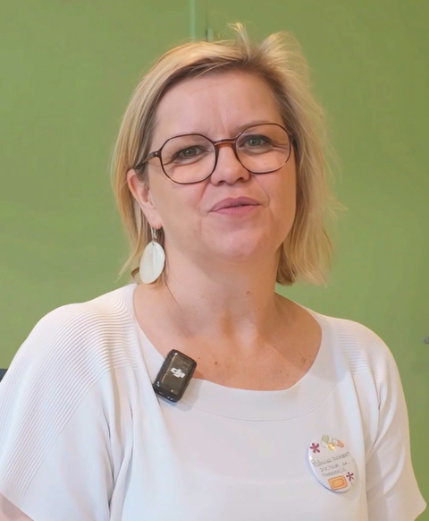 Photographie de Mme Ducroquet, titulaire de la pharmacie Les Garennes.