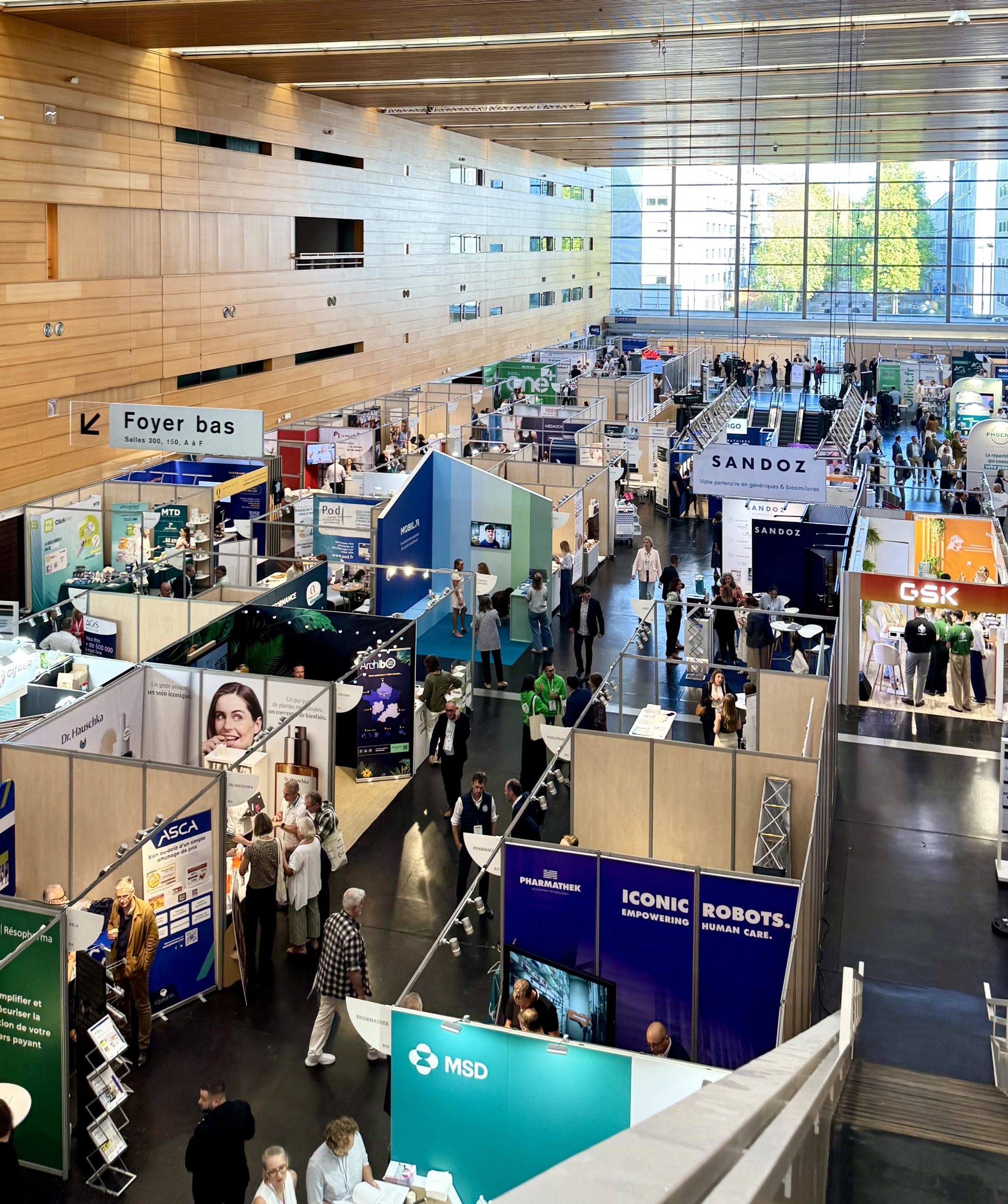 Vue aérienne du stand Mobil M au salon CNDP 2026 à la Cité des Congrès de Nantes.