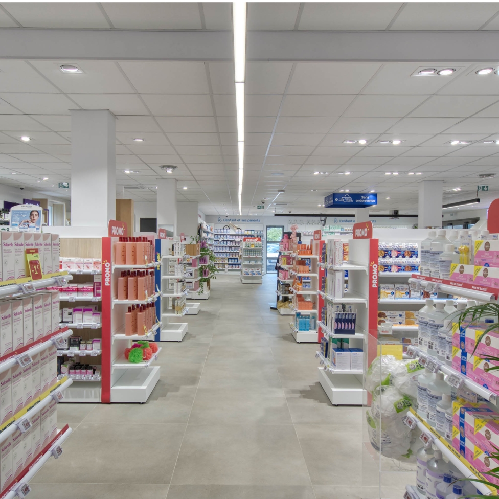 Pharmacie de Saint-Pierre front office 