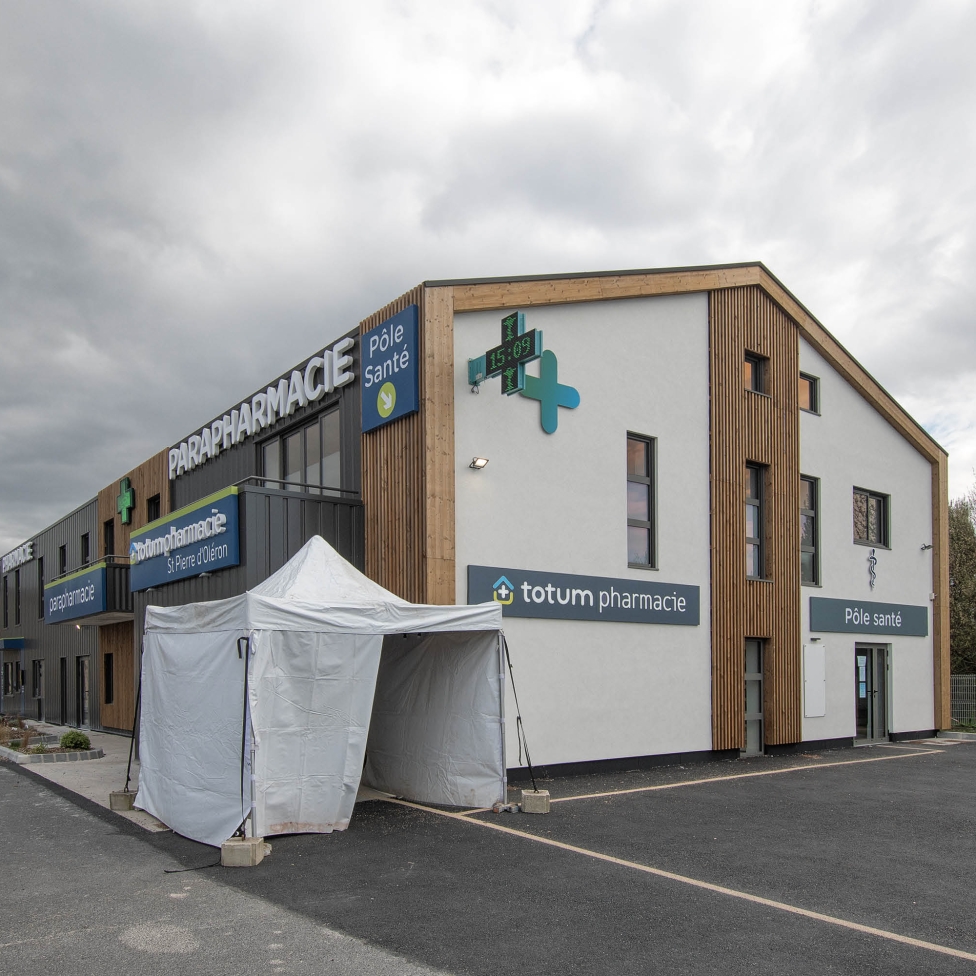 Pharmacie de Saint-Pierre façade