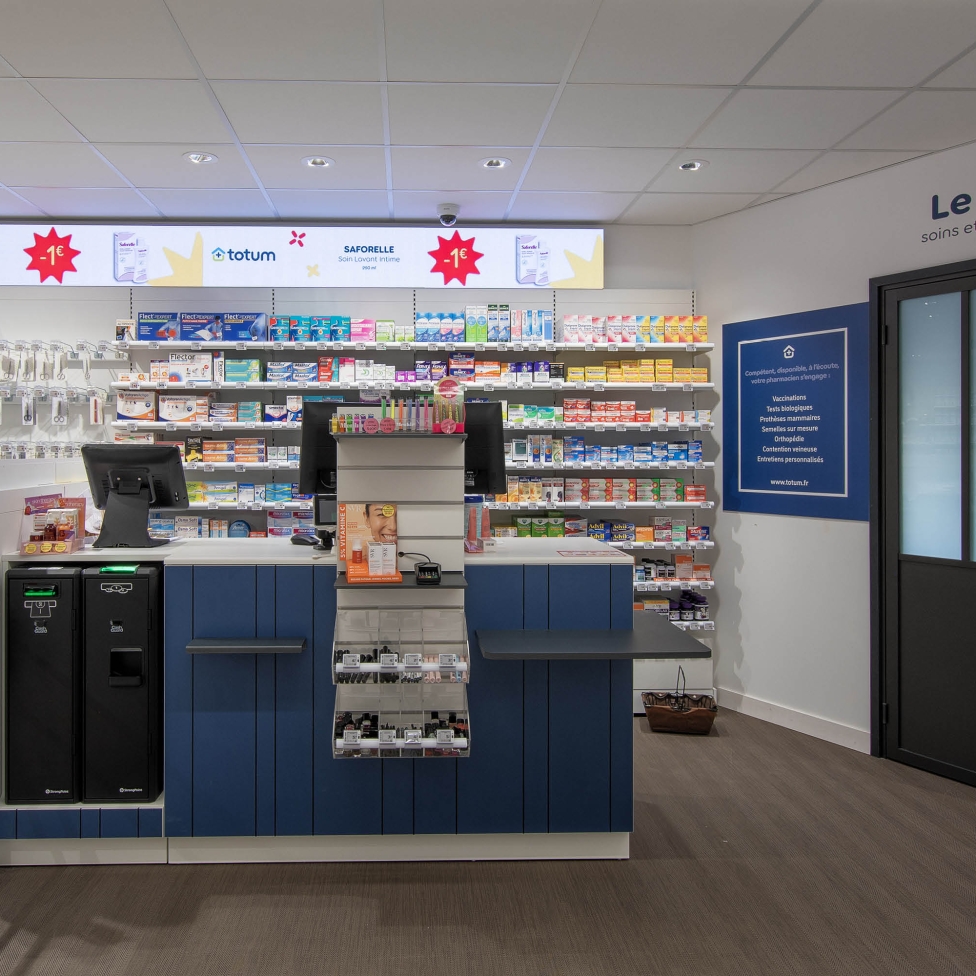 Pharmacie de Saint-Pierre comptoirs caisse rapide